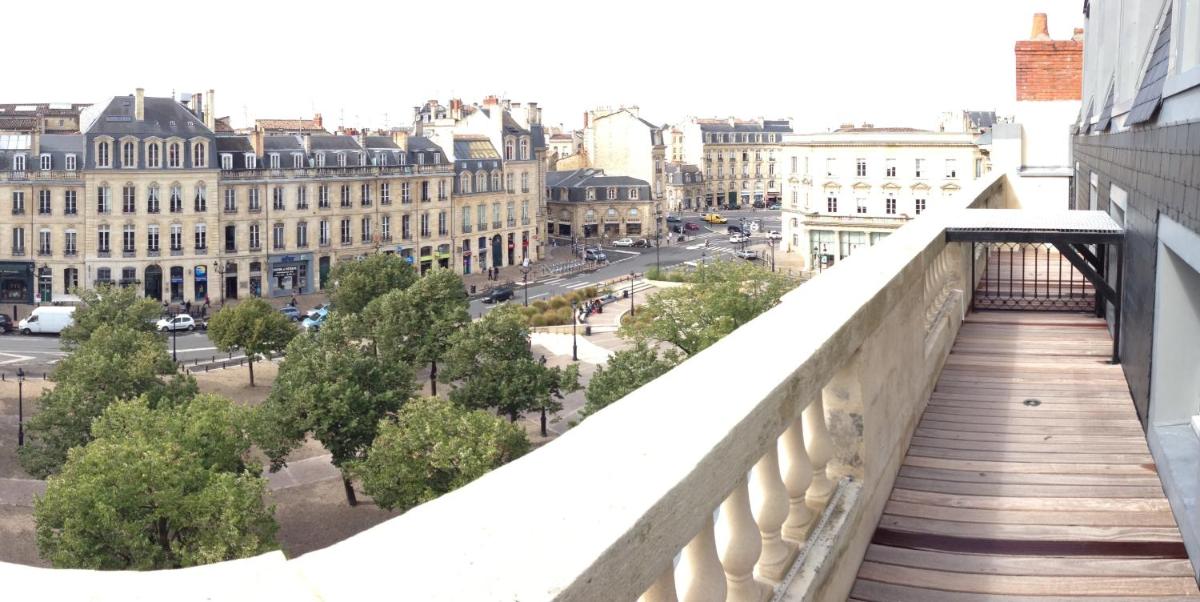 Vue générale sur Bordeaux ou vue de la ville depuis l'hôtel