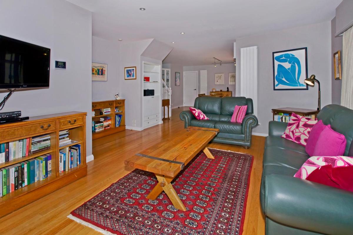 Riverside Villa - In the City by the River! - Housity