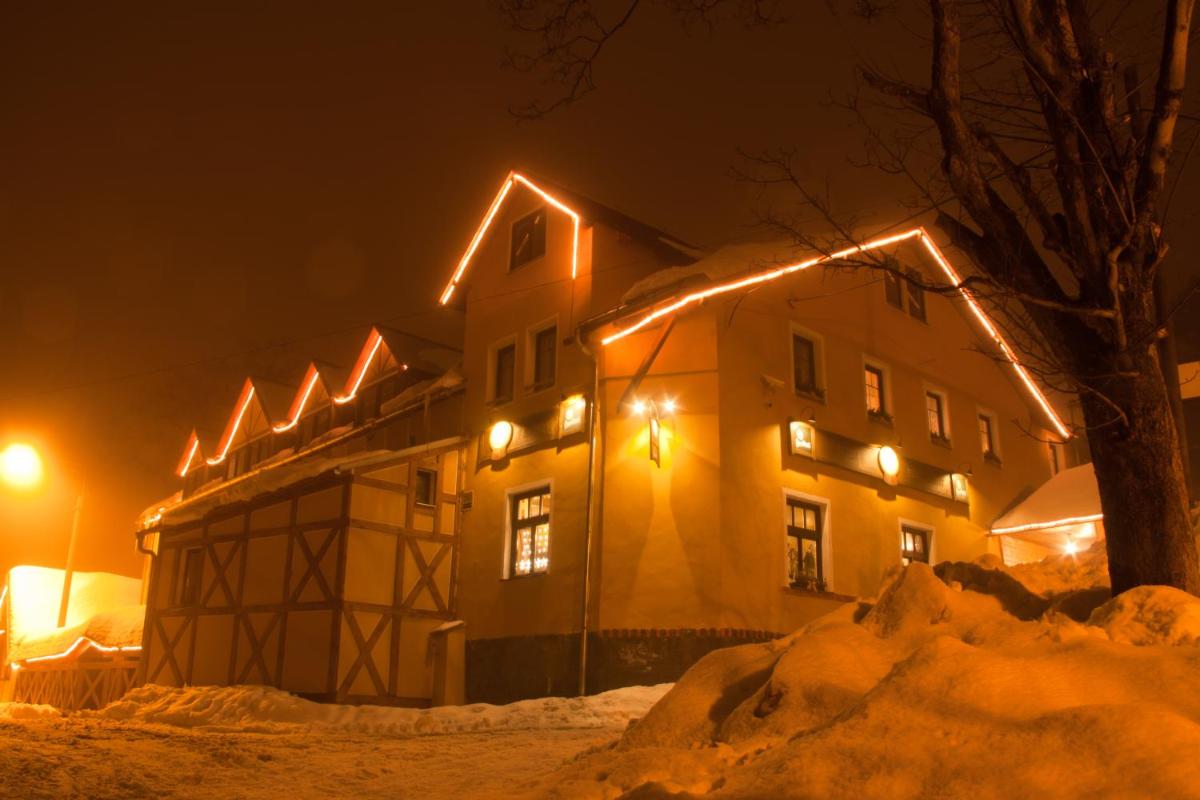 Hotel Restaurant Svejk - Housity