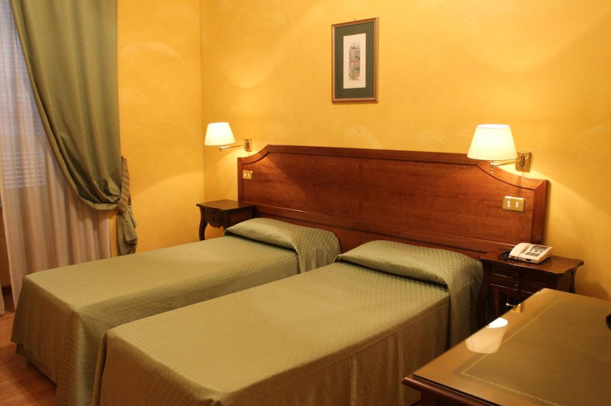 Hotel Fiori - Housity