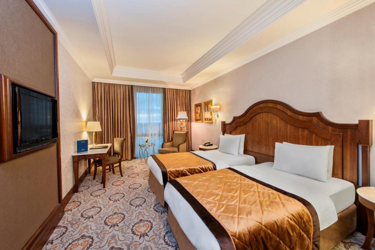 Elite World Van - Housity