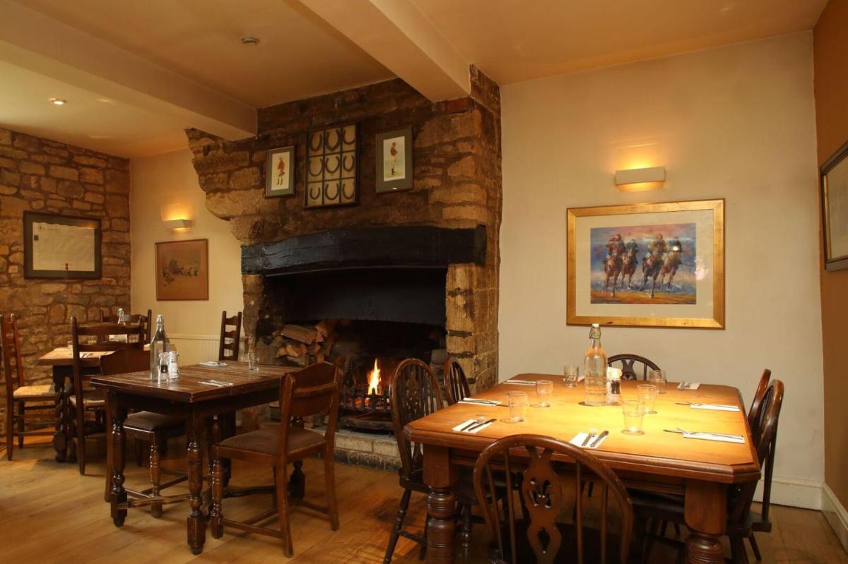 Horse and Groom - Housity
