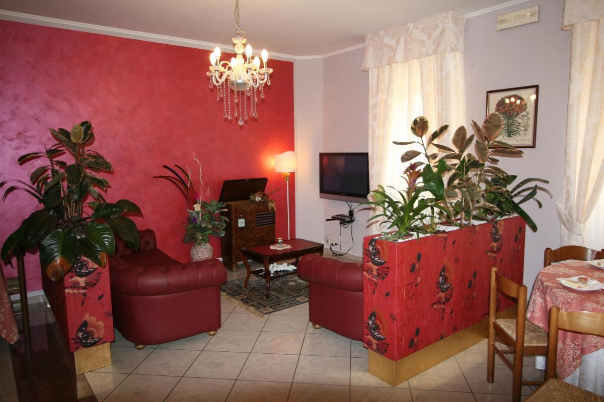 Hotel La Meridiana - Housity