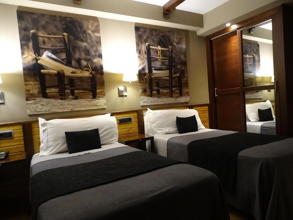 Cama o camas de una habitación en Hotel Spa Balfagon