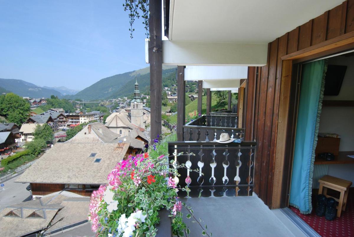 Vue générale sur la montagne ou vue sur la montagne depuis l'hôtel