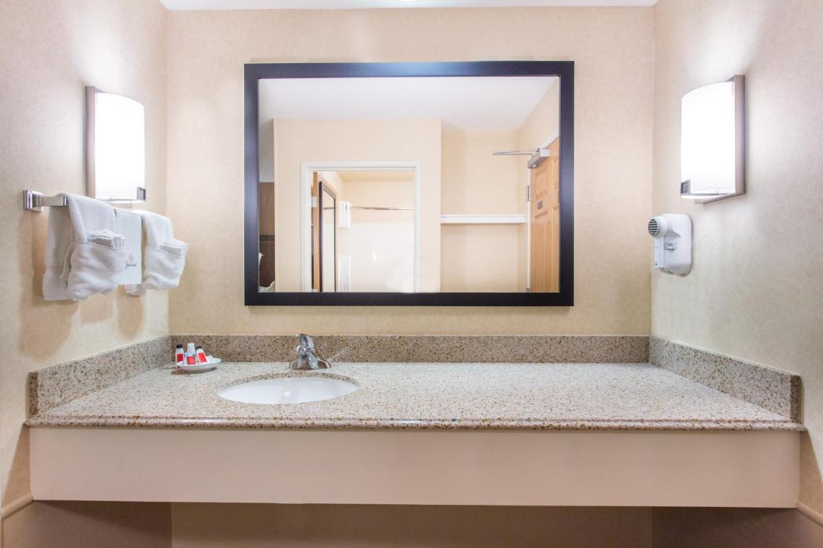 Baymont by Wyndham Plymouth - Housity