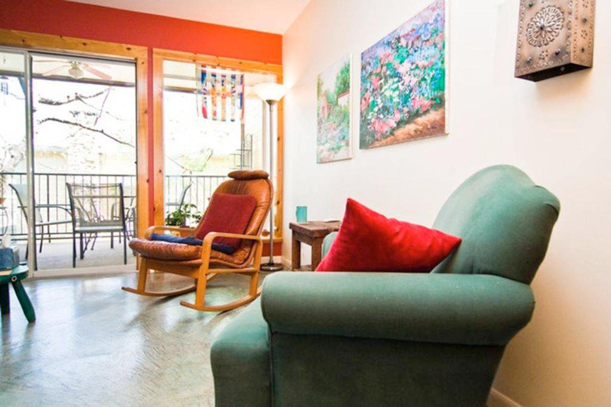 Barton Hills Condo - Housity