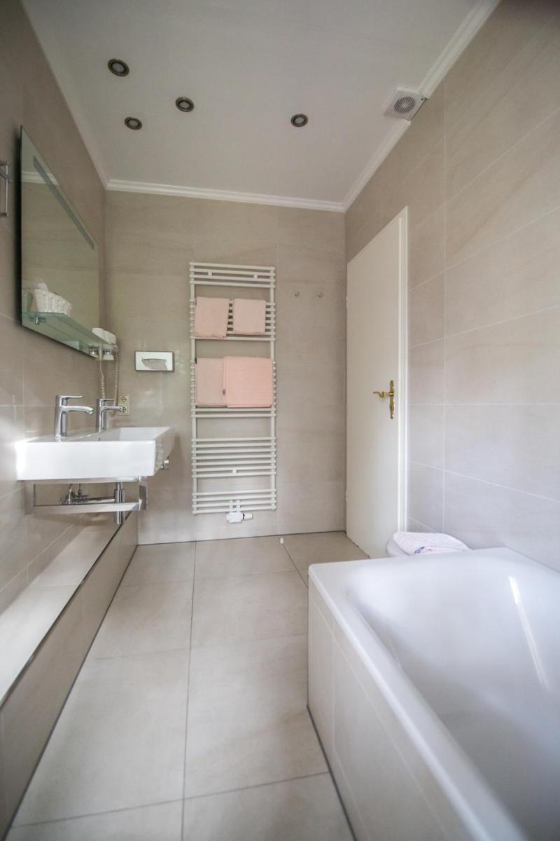 Hotel Acht Linden - Housity