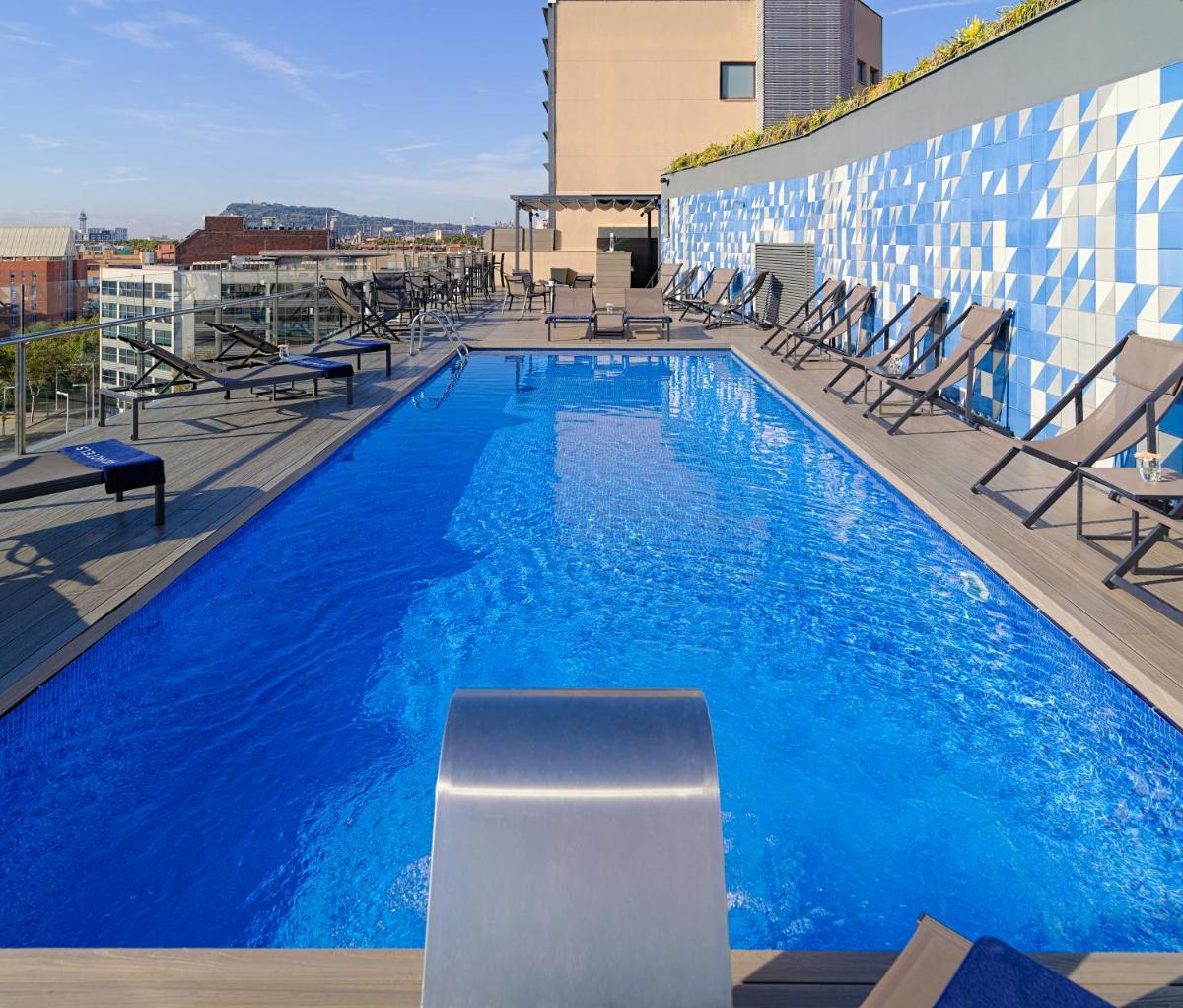 Piscina en o cerca de H10 Marina Barcelona