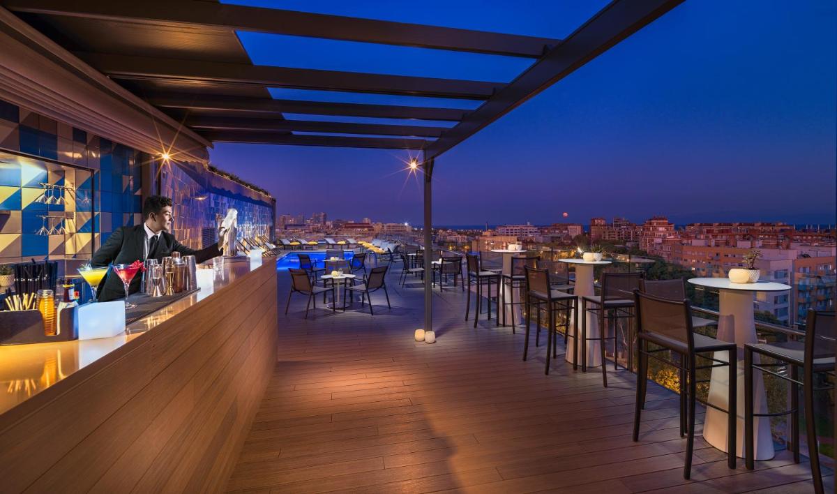 Un balcón o terraza de H10 Marina Barcelona