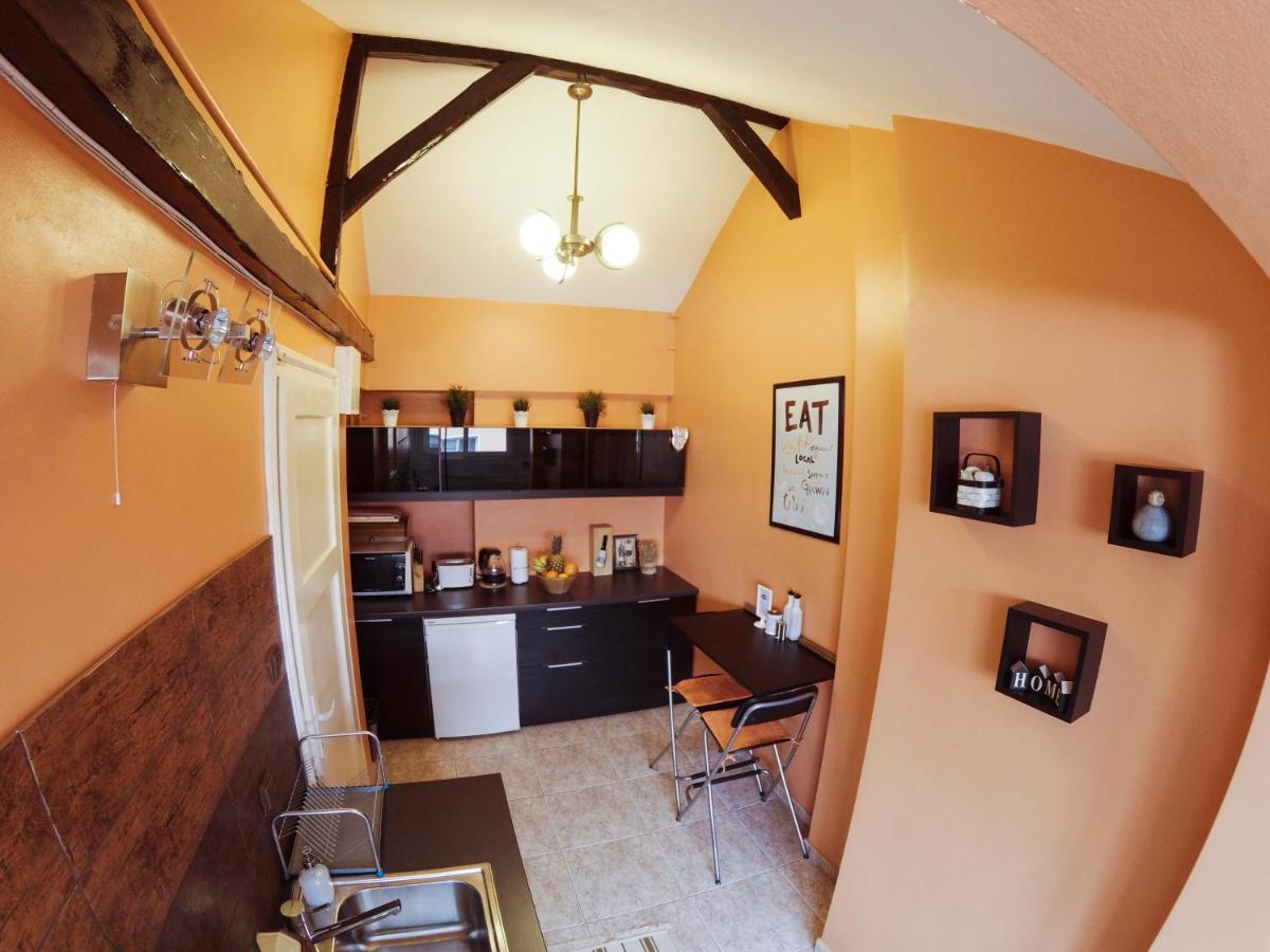 Studio 5 Corners - Housity