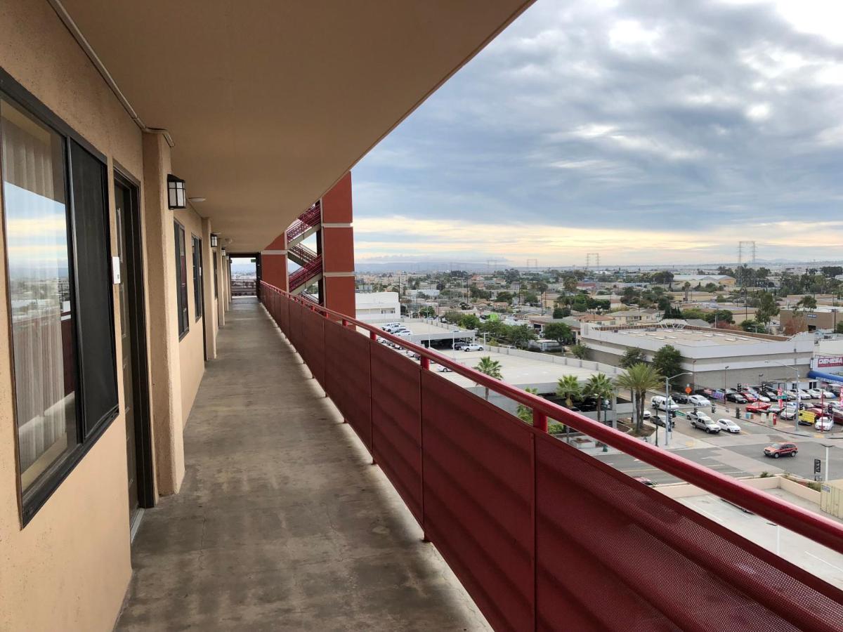 Ramada by Wyndham San Diego National City - Housity