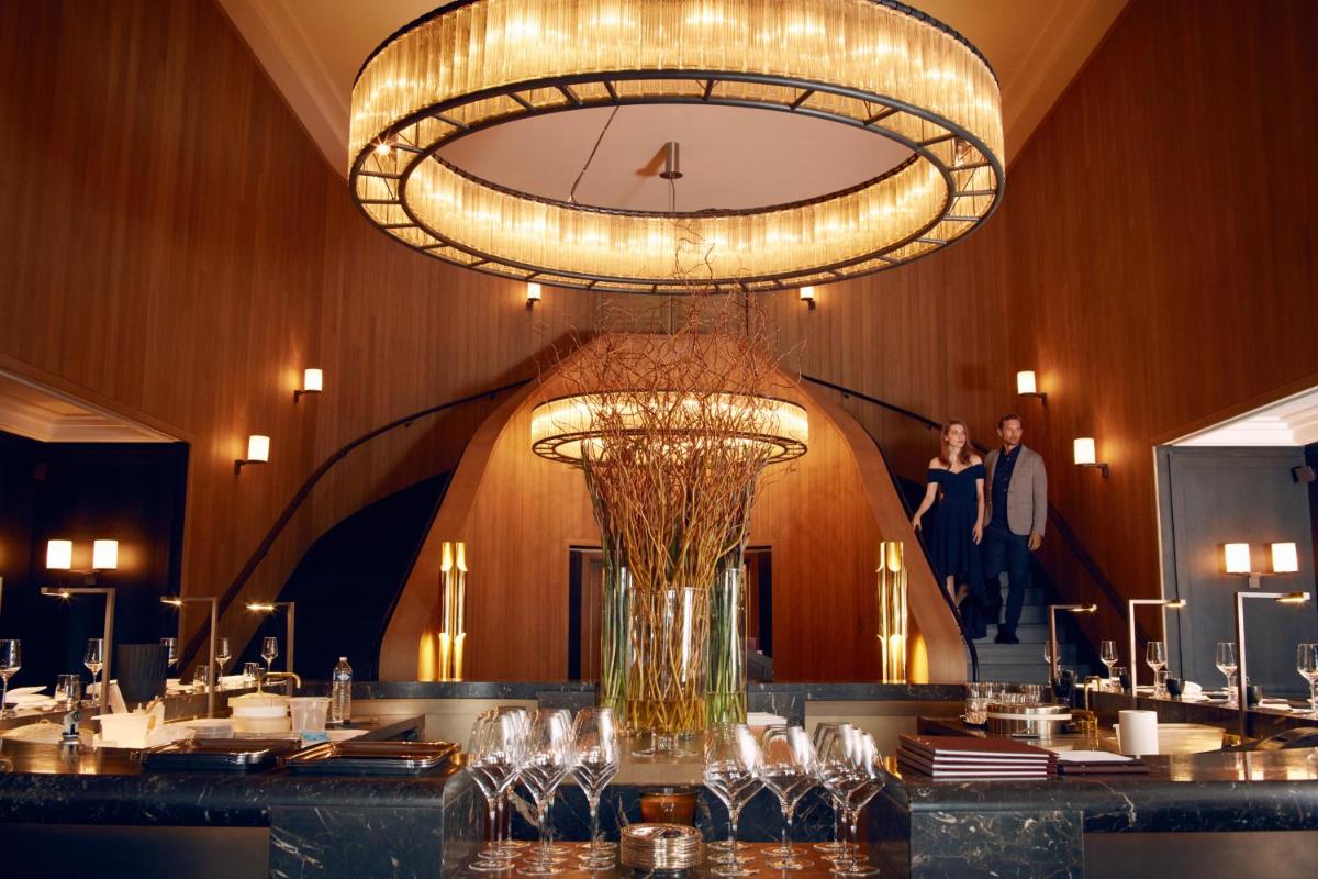 Boissons dans l'établissement Apogée Courchevel, Oetker Hotels