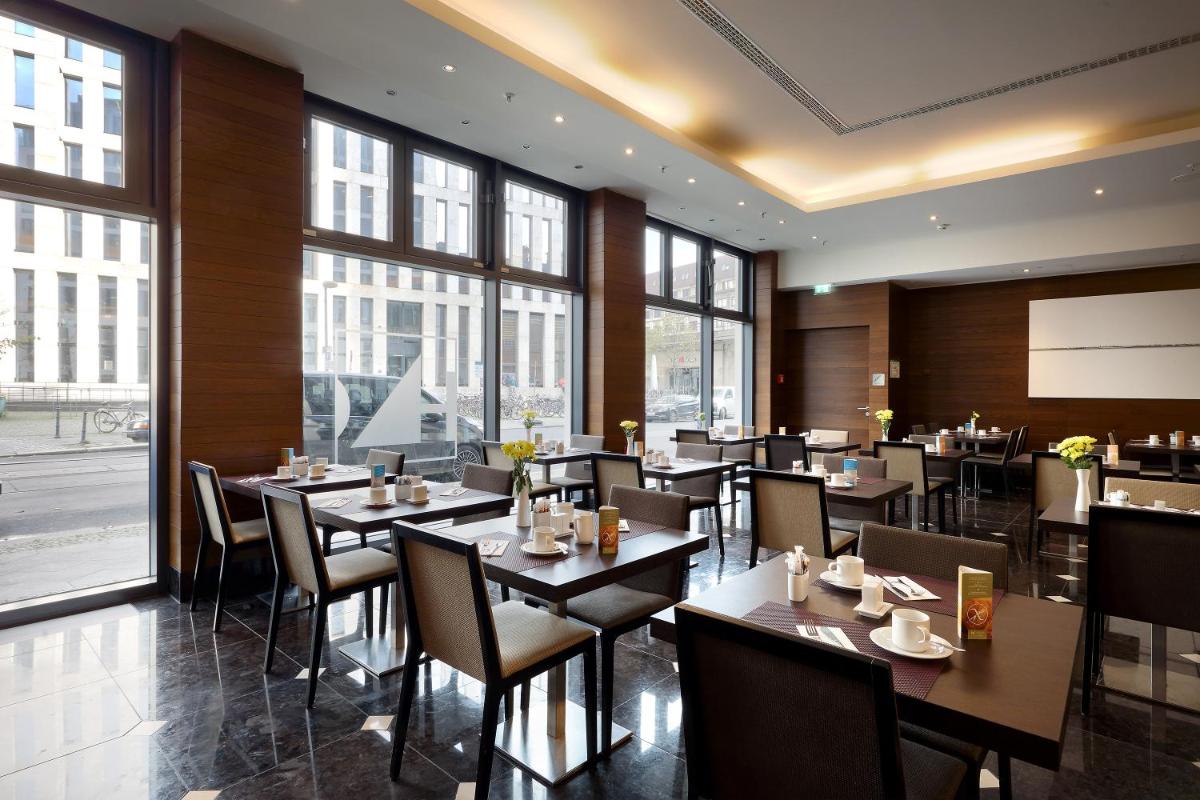 Ein Restaurant oder anderes Speiselokal in der Unterkunft Eurostars Berlin