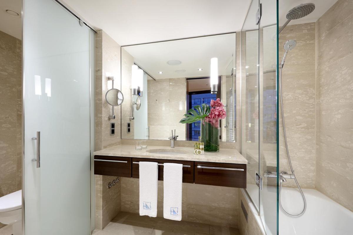 Ein Badezimmer in der Unterkunft Eurostars Berlin