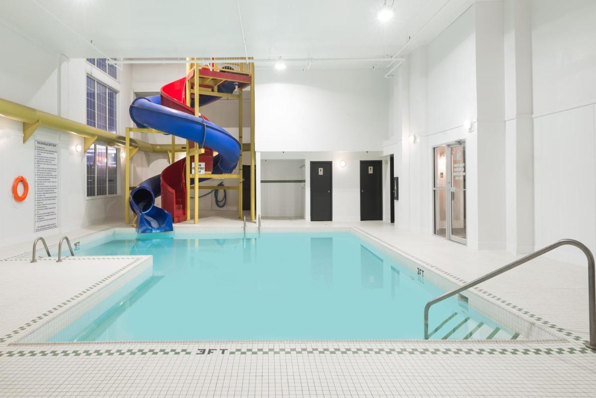 Super 8 by Wyndham Grande Prairie - Housity
