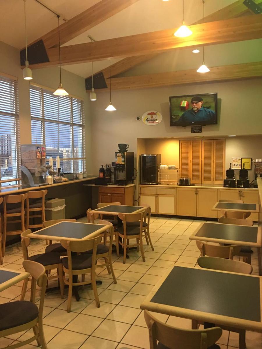Super 8 by Wyndham Helena - Housity