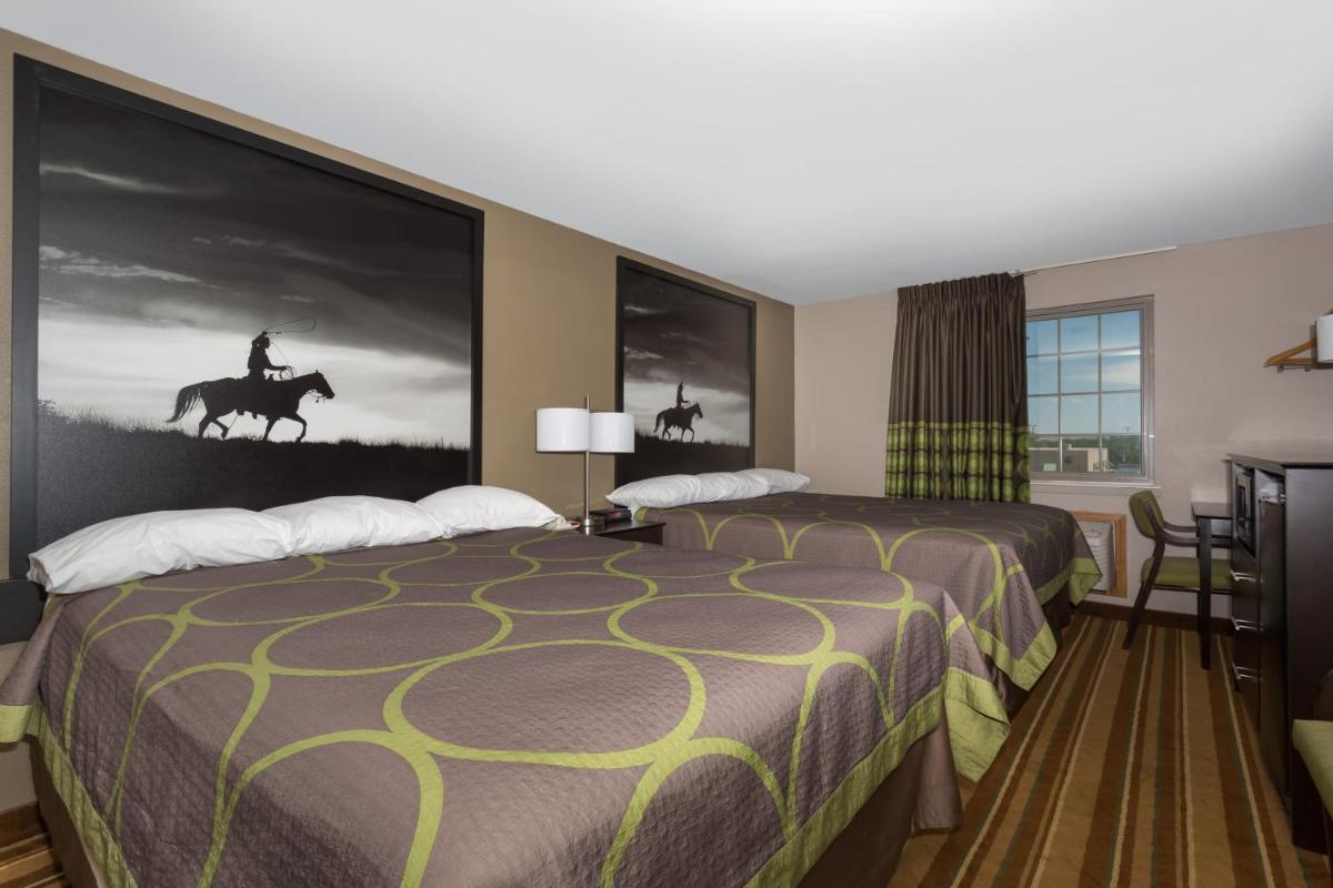 Super 8 by Wyndham Douglas - Housity