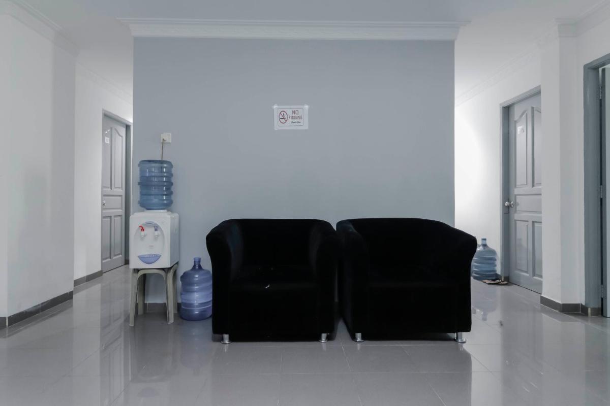 RedDoorz Plus near Batam City Square - Housity