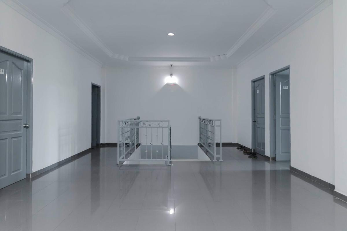 RedDoorz Plus near Batam City Square - Housity
