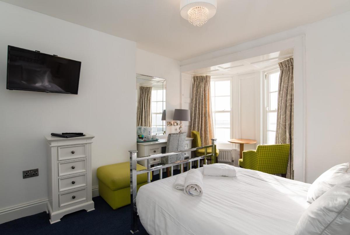 No 46 Marine Terrace - Housity