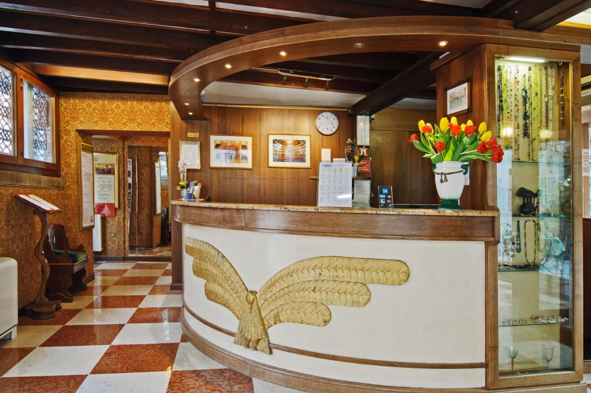 Hotel La Fenice et Des Artistes - Housity