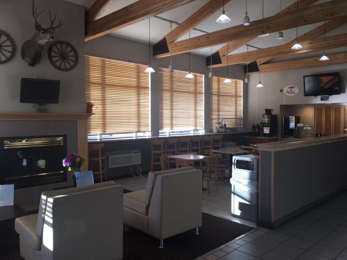 Super 8 by Wyndham Helena - Housity