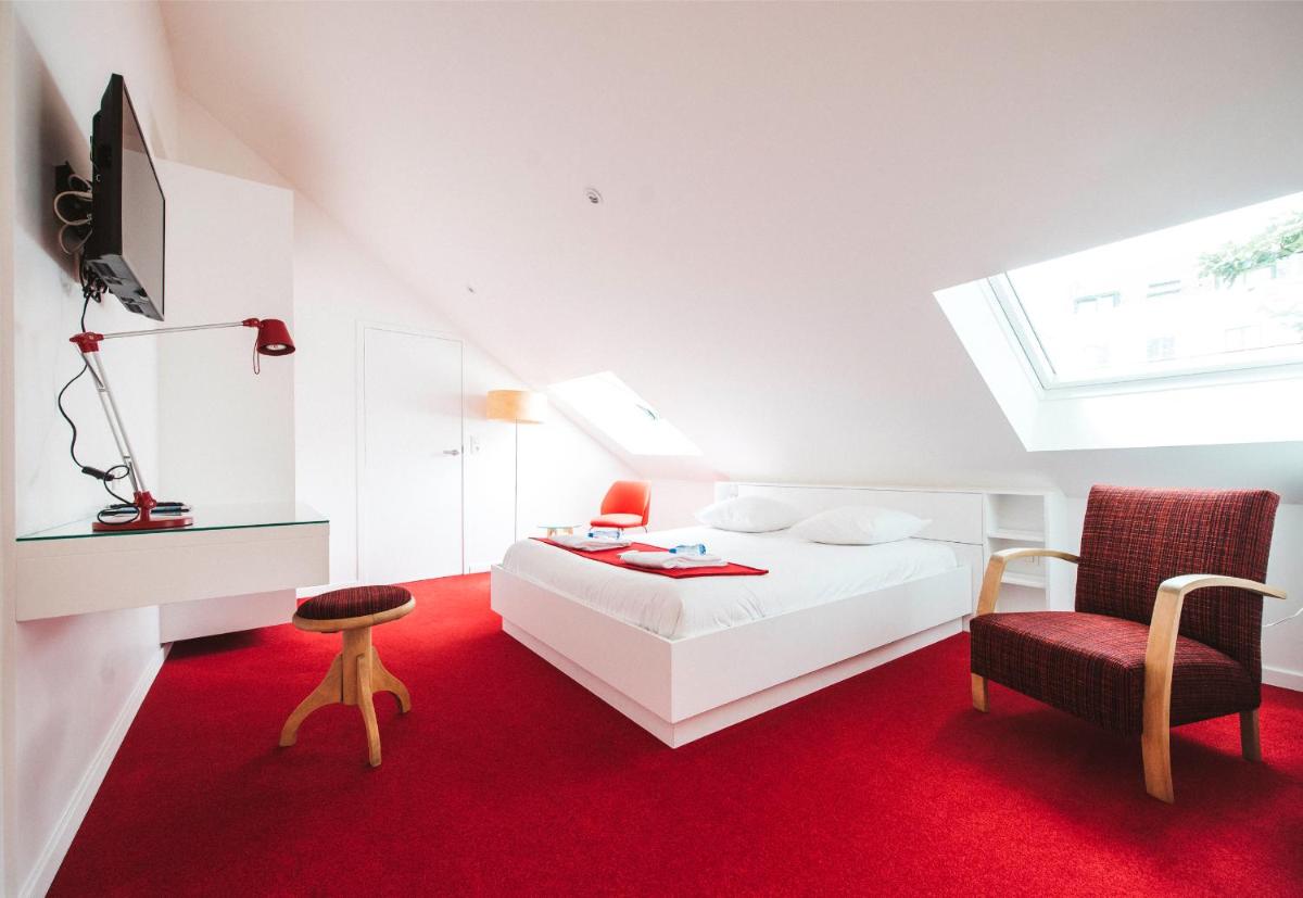 Red & Breakfast - Housity
