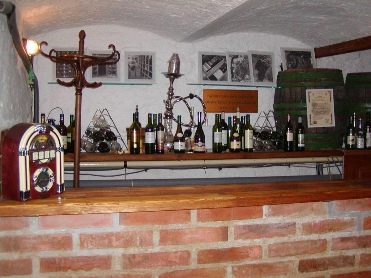 Victoria - Penzion & Restaurant - Housity