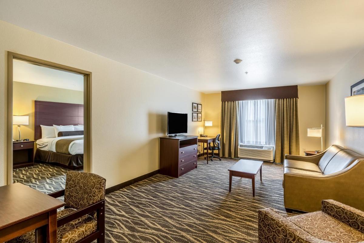 Cobblestone Hotel & Suites - Stevens Point - Housity