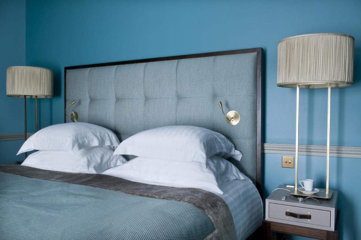 Un ou plusieurs lits dans un hébergement de l'établissement Hôtel de Sèze & Spa Bordeaux Centre