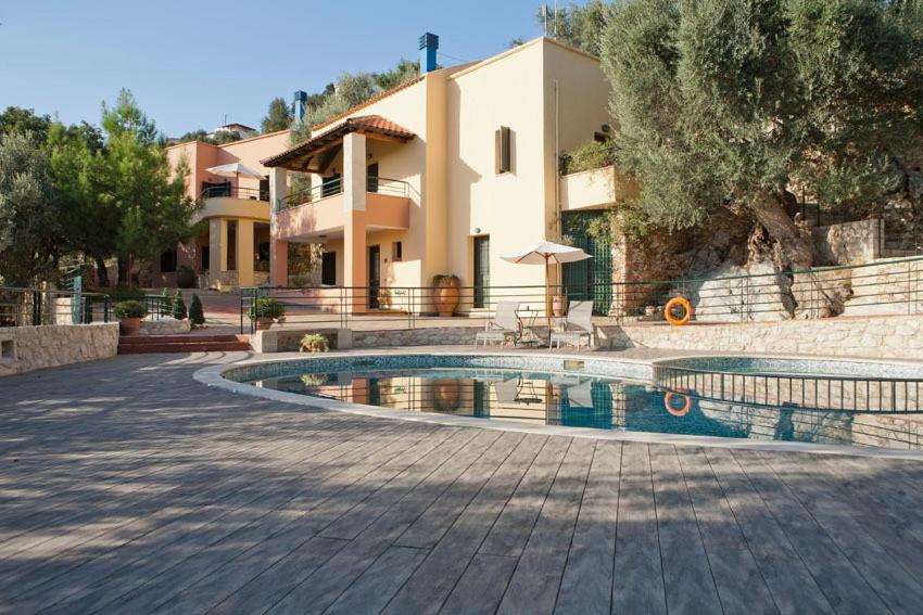 Agathes Traditional Houses - Housity