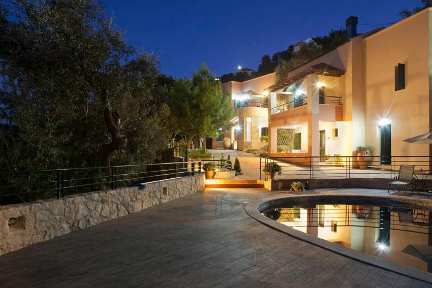 Agathes Traditional Houses - Housity