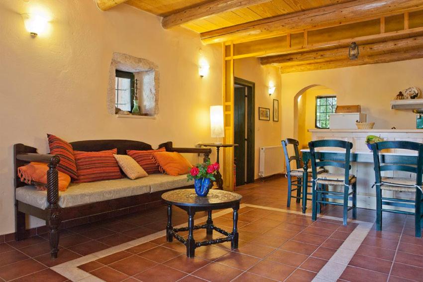 Agathes Traditional Houses - Housity
