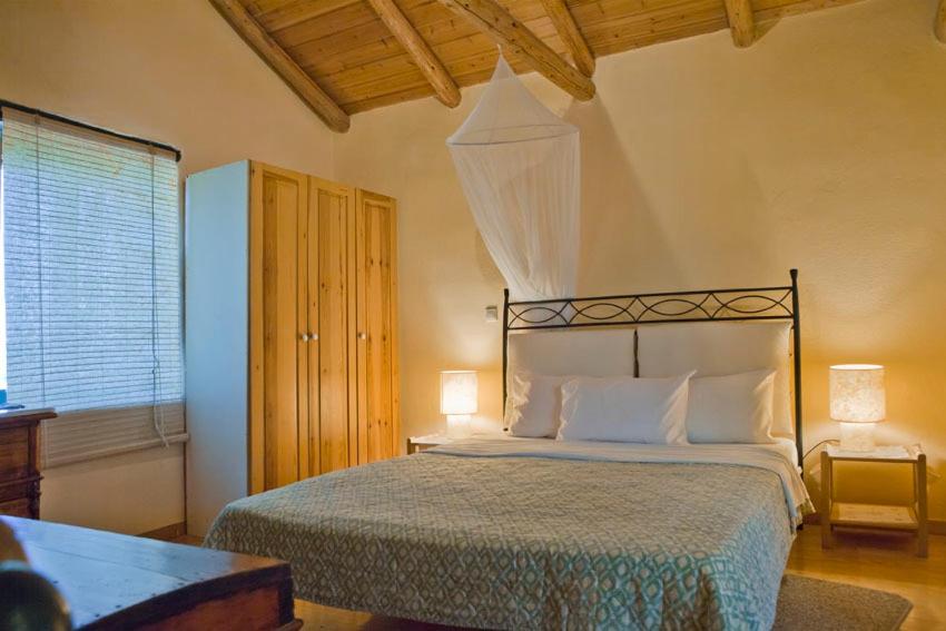 Agathes Traditional Houses - Housity