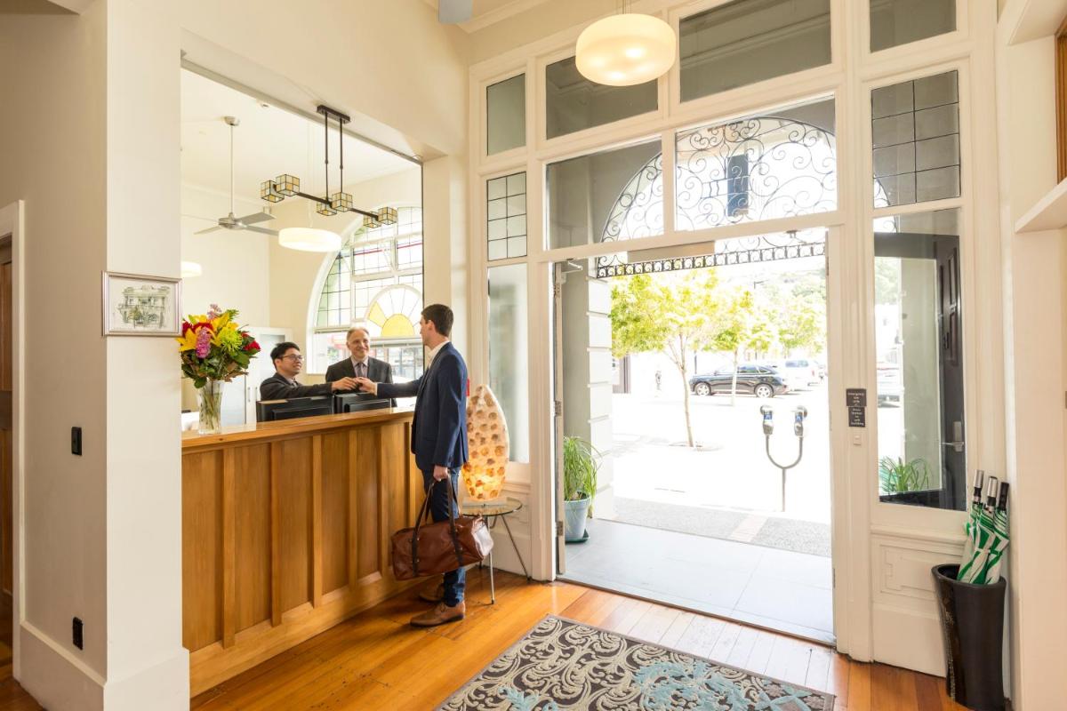 Suitetrails - Quest Napier Serviced Apartments