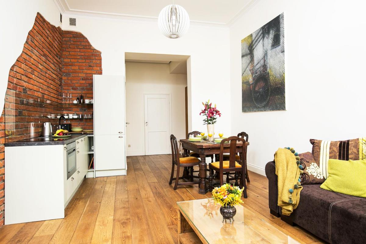 Old Town Brigue Apartment by Otium - Housity