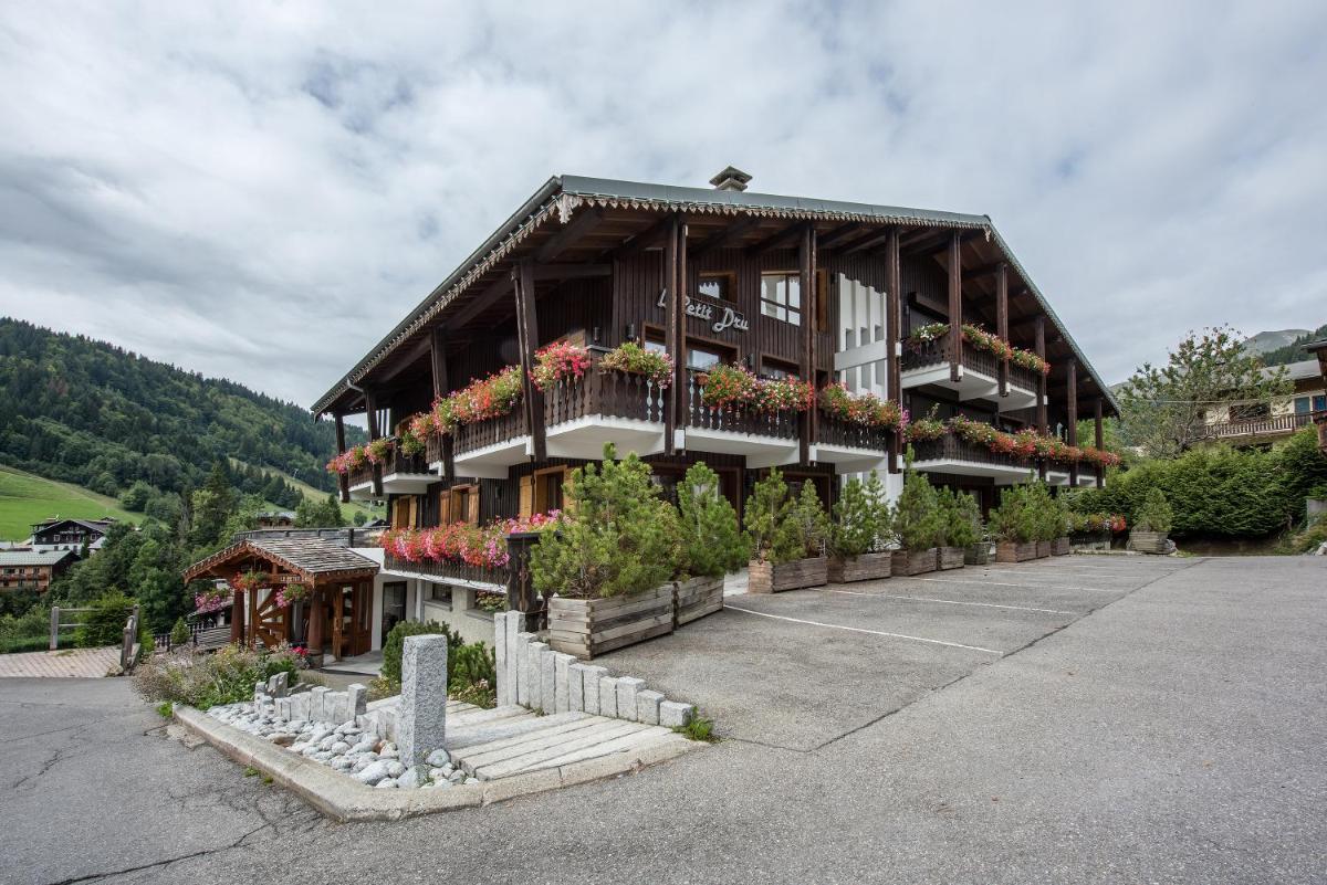 Vue générale sur la montagne ou vue sur la montagne depuis l'hôtel