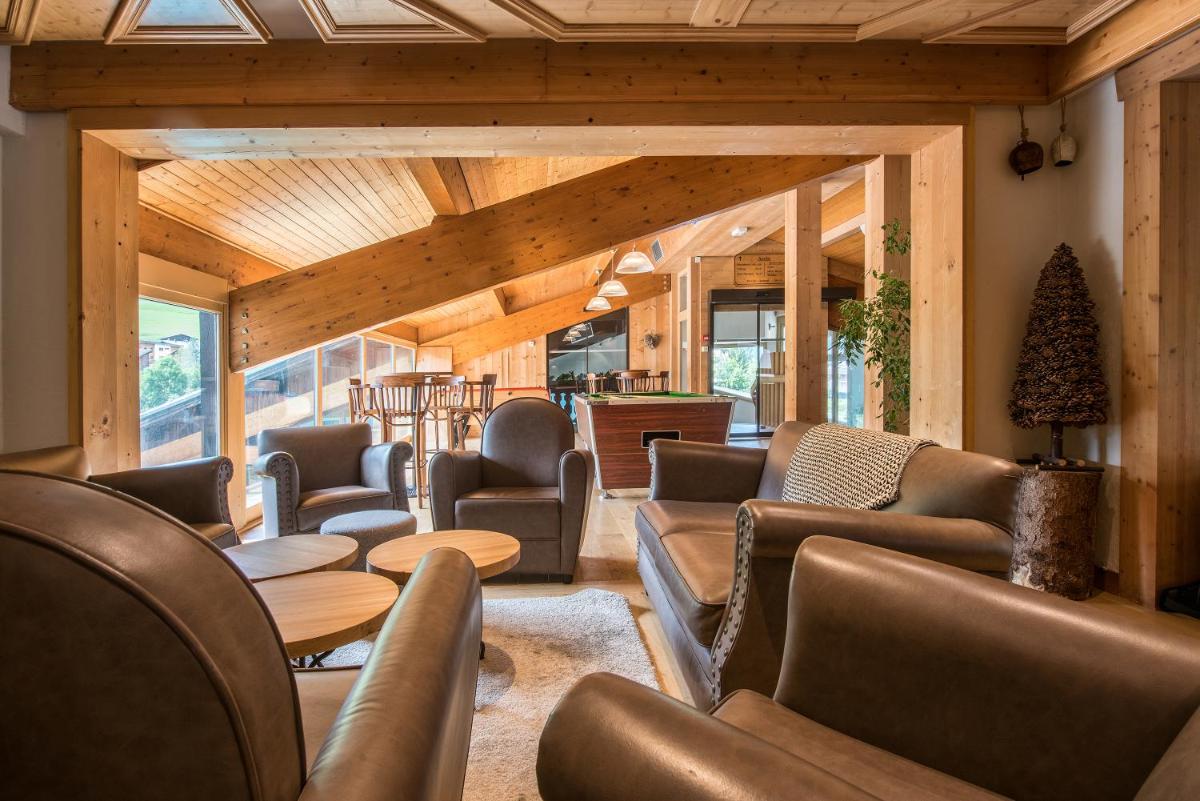 Coin salon dans l'établissement Hotel le Petit Dru
