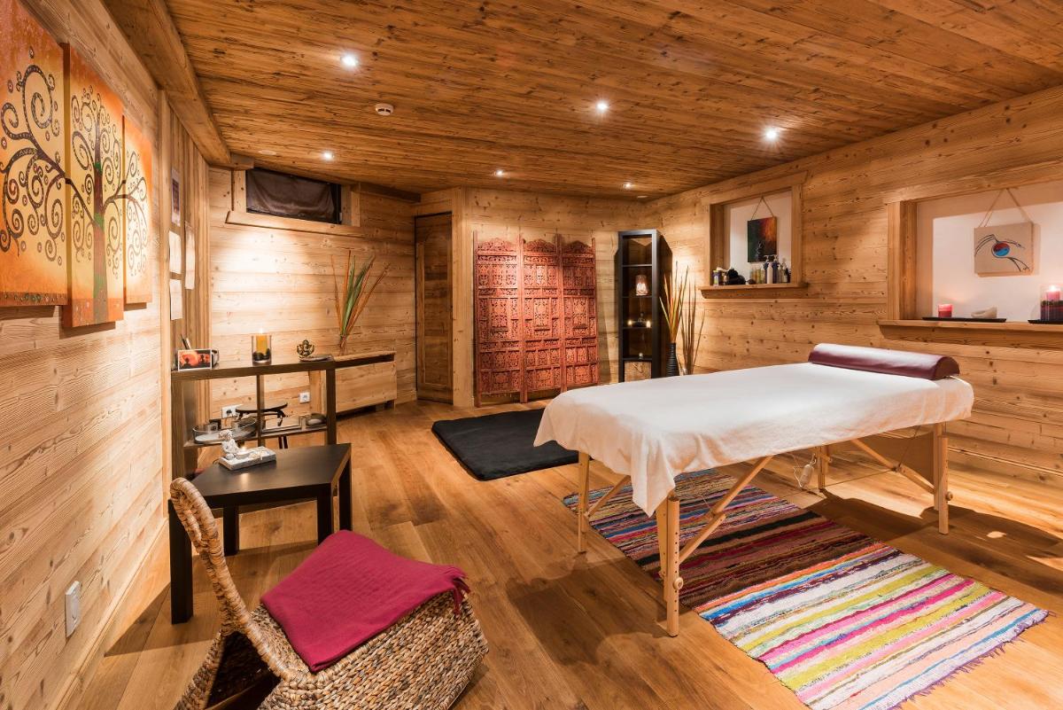 Coin salon dans l'établissement Hotel le Petit Dru