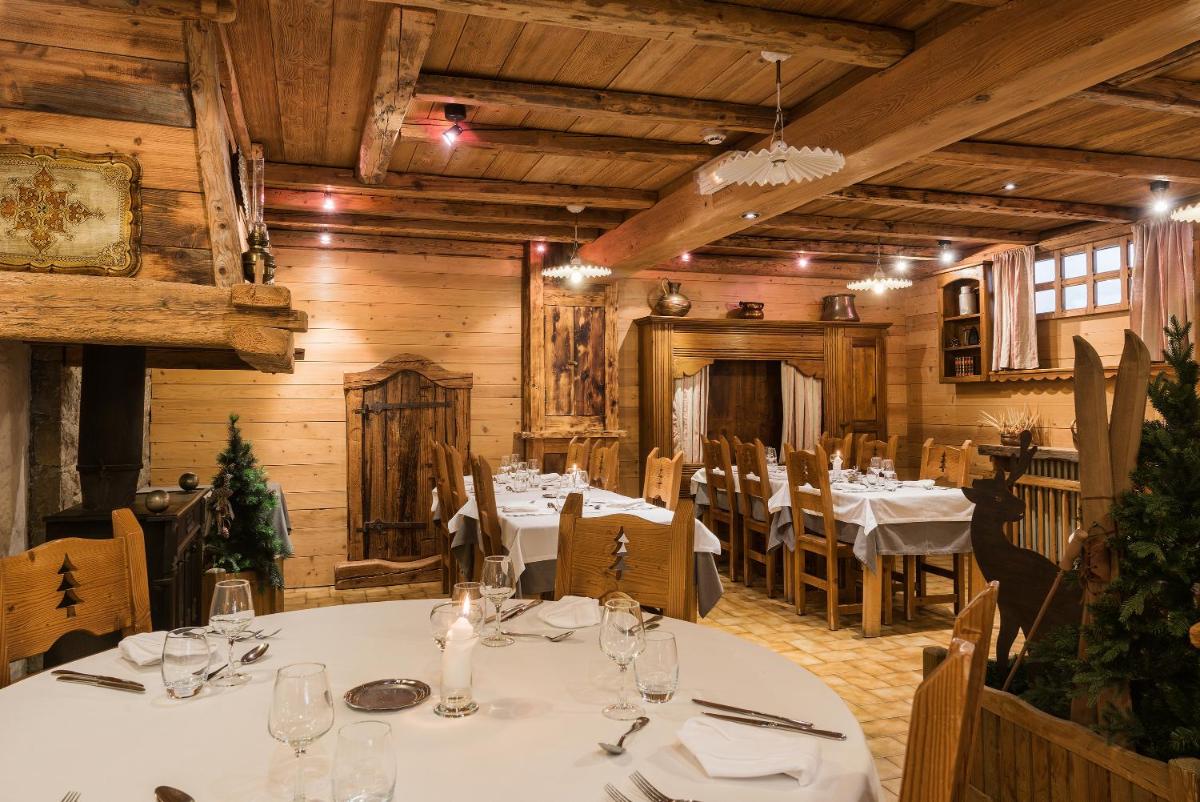 Restaurant ou autre lieu de restauration dans l'établissement Hotel le Petit Dru