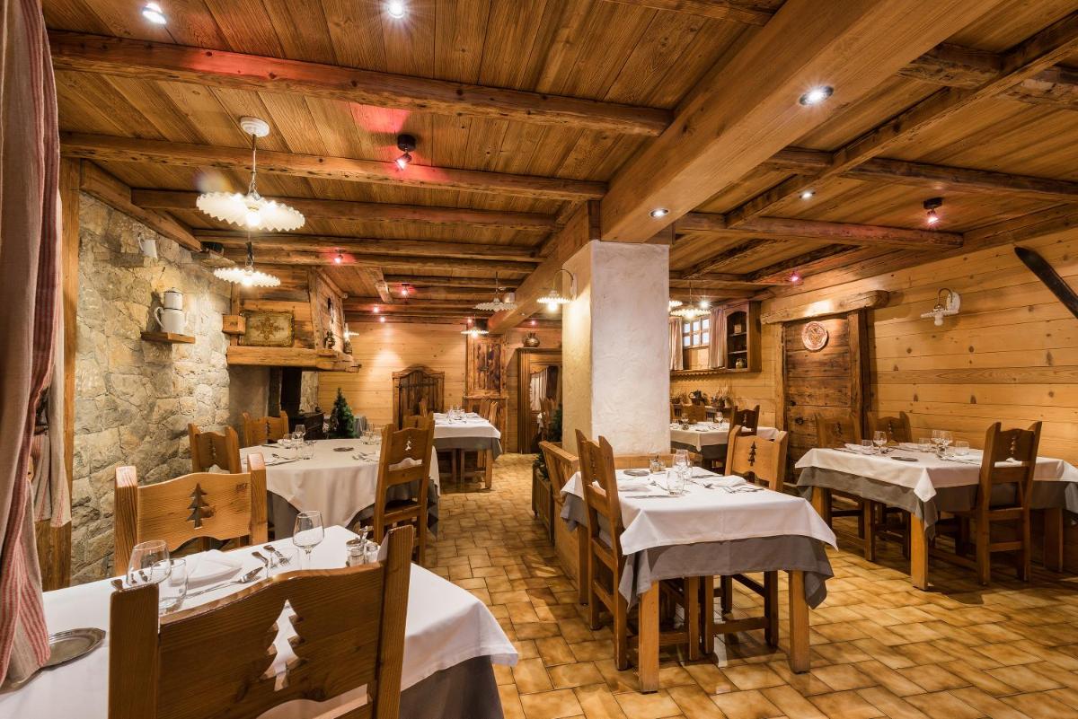 Restaurant ou autre lieu de restauration dans l'établissement Hotel le Petit Dru