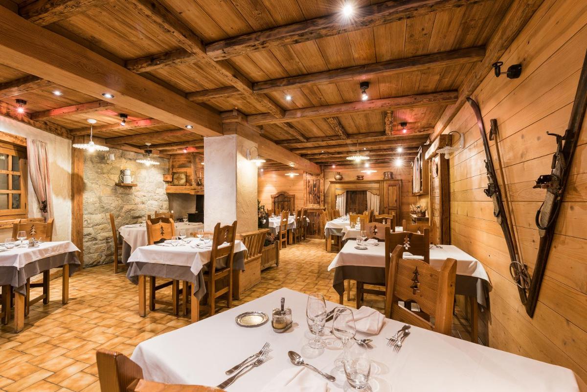 Restaurant ou autre lieu de restauration dans l'établissement Hotel le Petit Dru