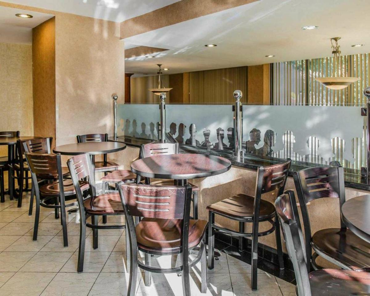 Red Lion Inn & Suites Long Island City - Housity