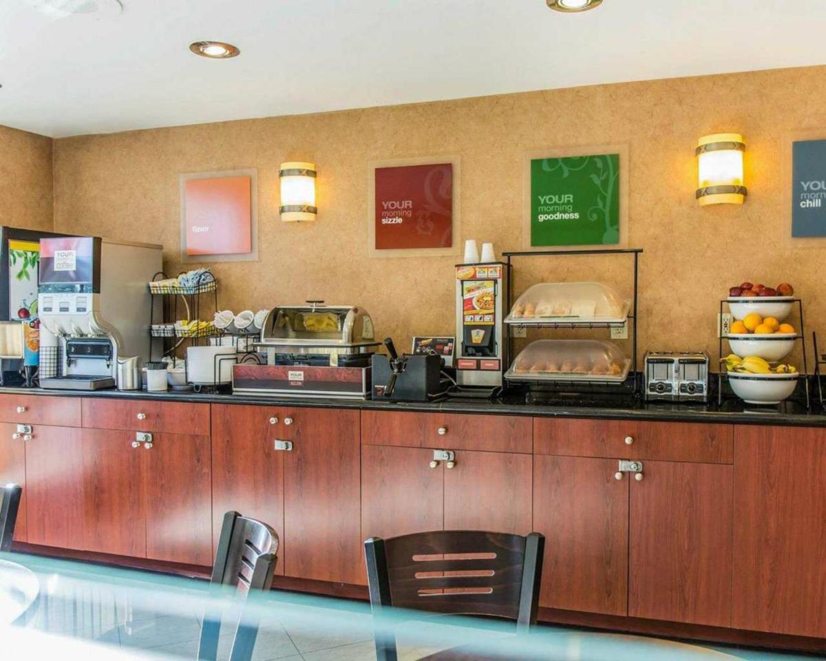 Red Lion Inn & Suites Long Island City - Housity