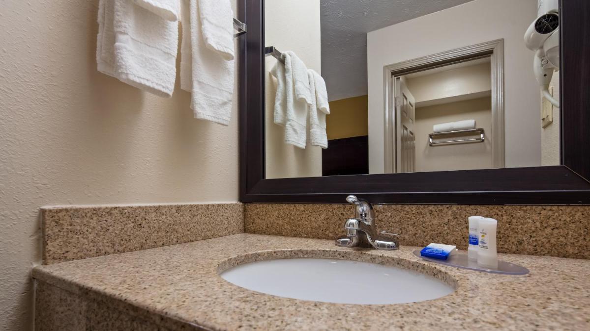 Best Western Paris Inn - Housity