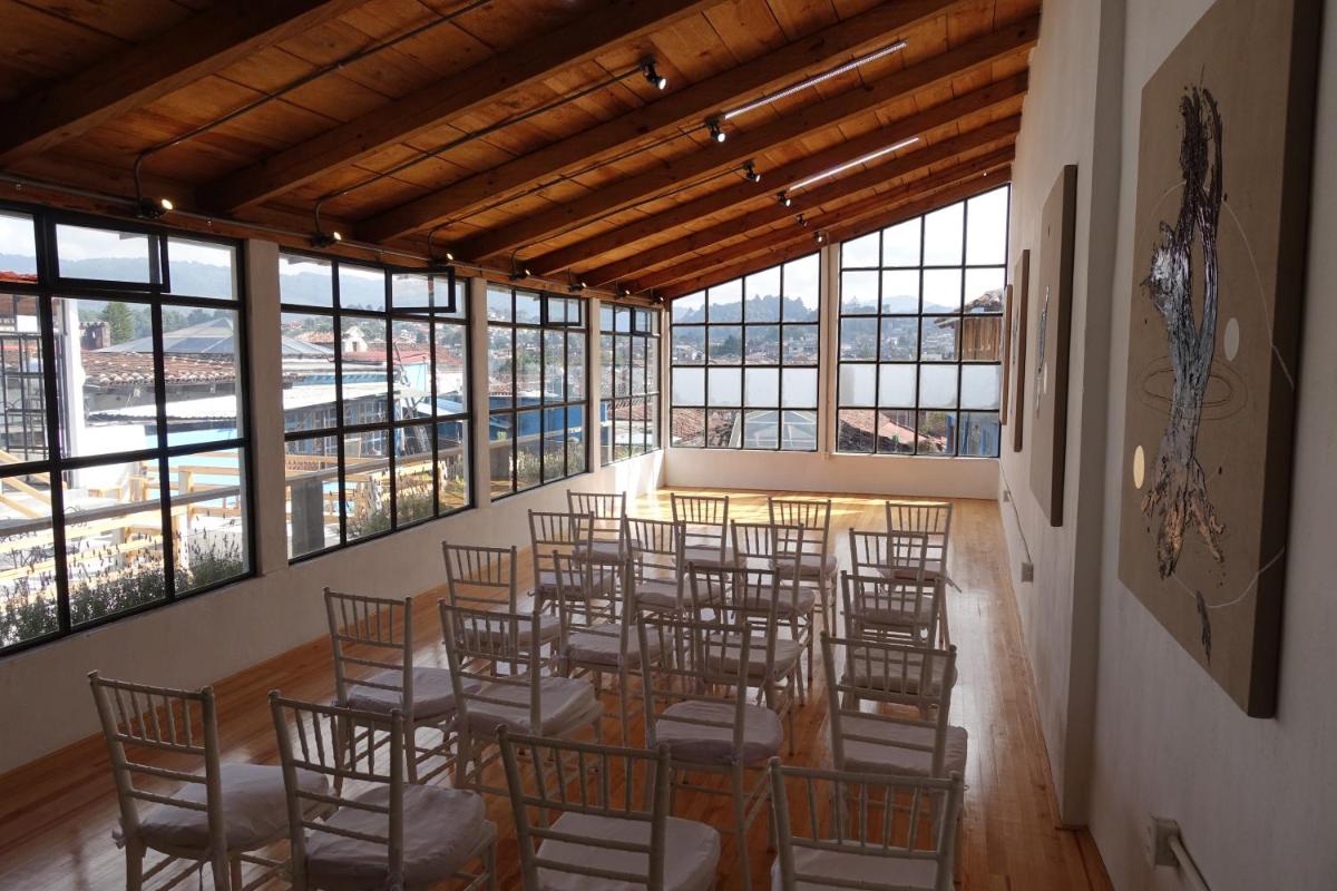 Suitetrails - La Tozi Hotel