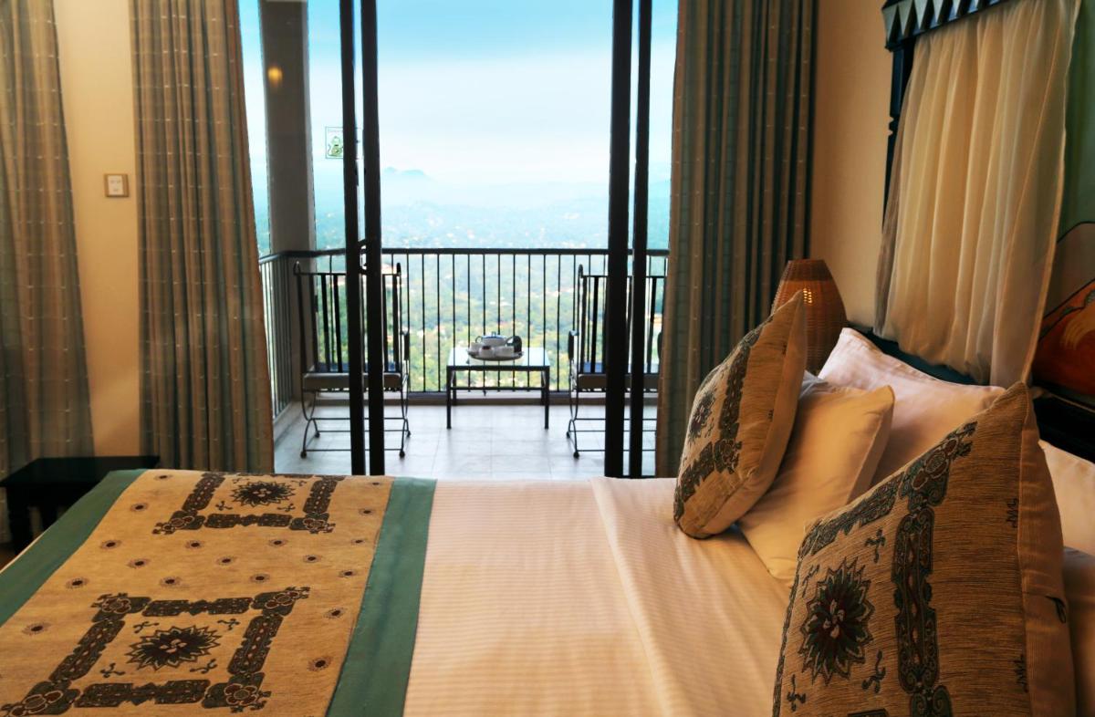 Suitetrails - Randholee Resort & Spa