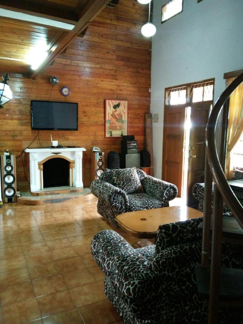 Vila Kota Bunga Private Pool - Housity