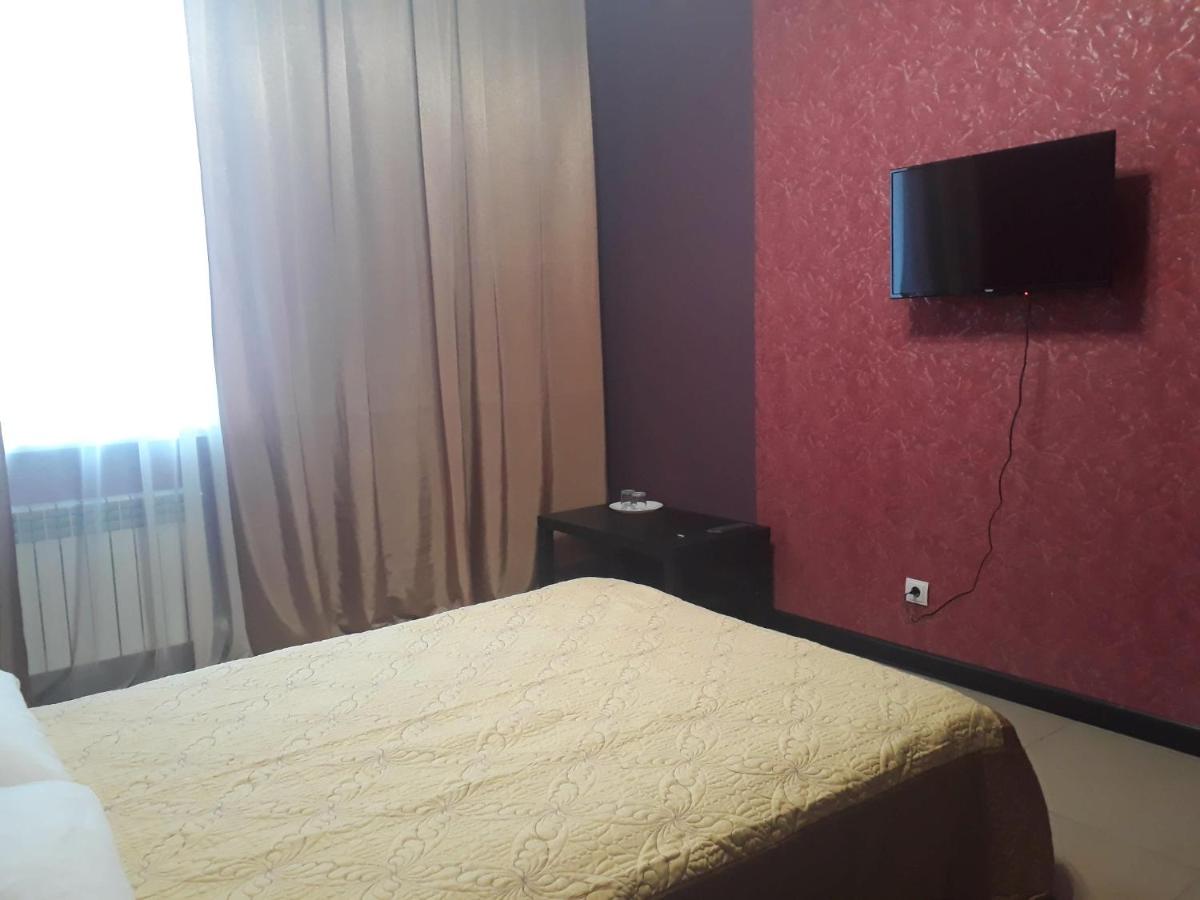 Gostiniy Dvor - Housity